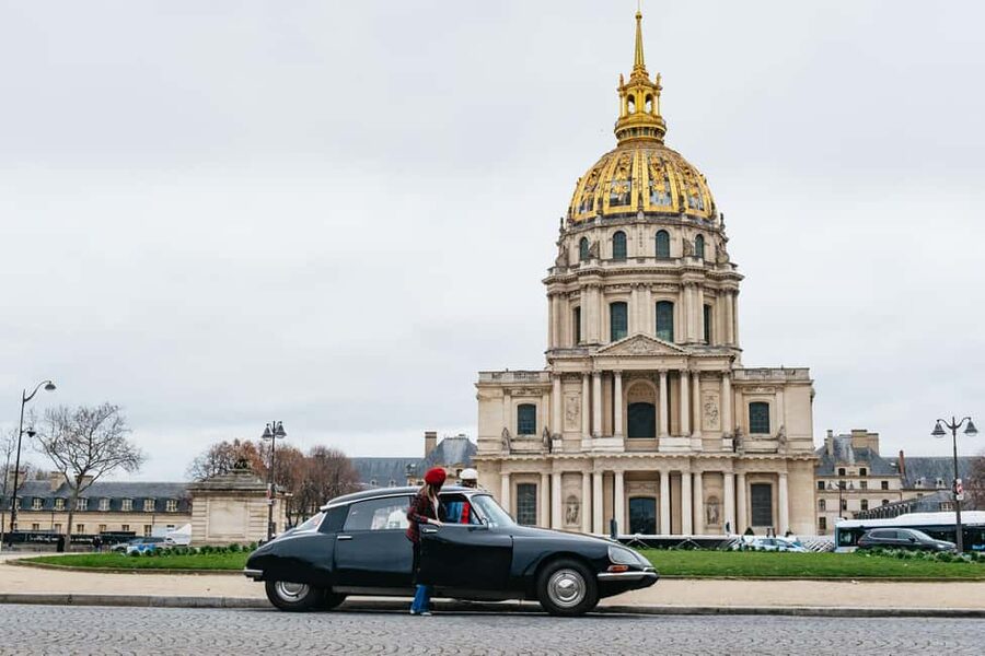 Paris: Private Guided City Tour in a Traction Avant or DS 21 - Why the vintage Citroën changes the Paris tour