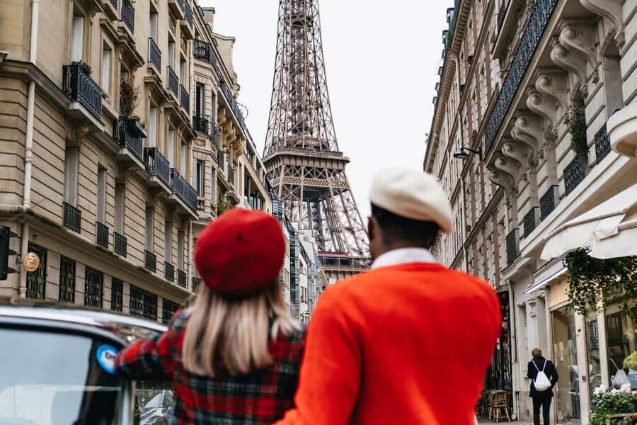 Paris: Private Guided City Tour in a Traction Avant or DS 21 - The guide, commentary, and photography
