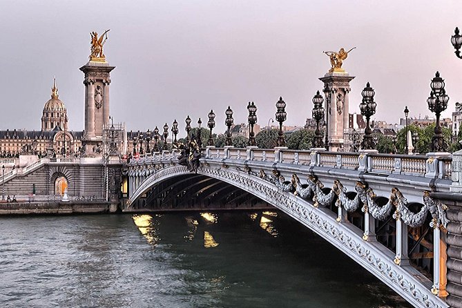 Paris Private Guided Layover Tours - The Louvre and its glass pyramid
