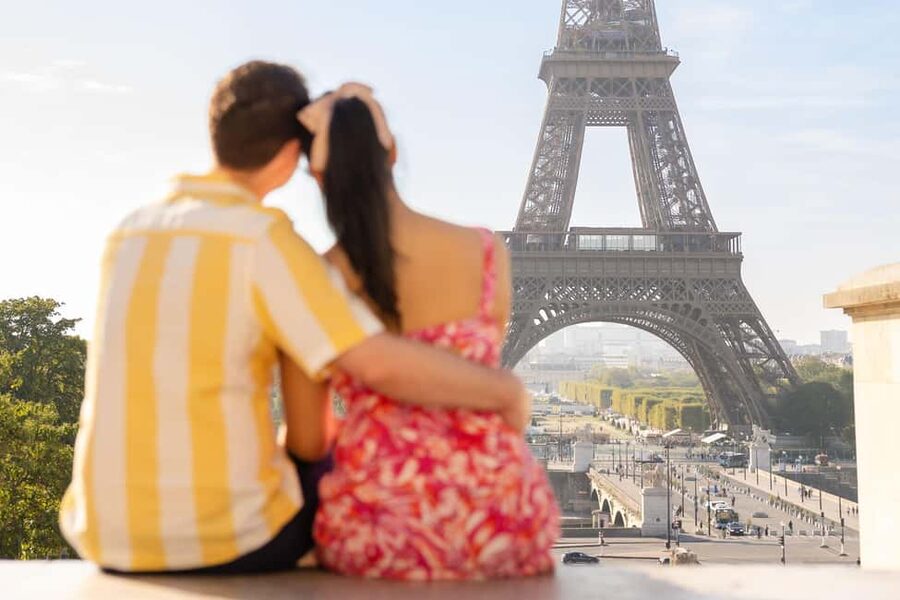Paris: Private Photoshoot at the Eiffel Tower - Who should book this experience?