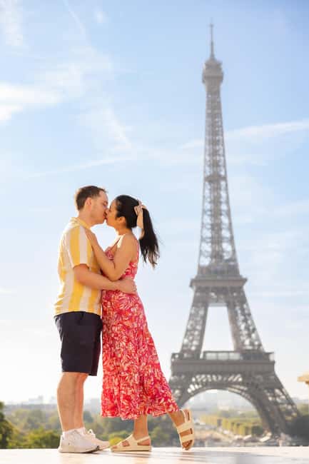 Paris: Private Photoshoot at the Eiffel Tower - What happens during the Eiffel Tower photo stop
