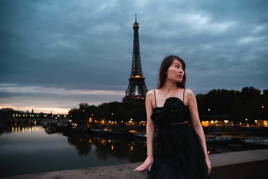 Paris: Private Photoshoot Near the Eiffel Tower - What You Receive for $84 Per Person