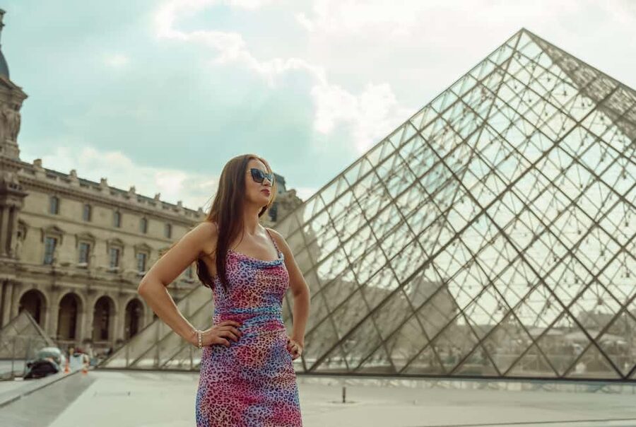 Paris: Private Photoshoot Outside the Louvre Museum - Finding Good Angles Around the Louvre