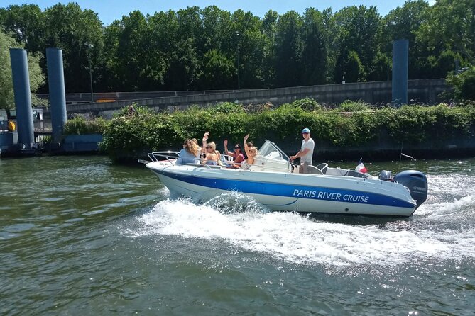 Paris Private Seine River Cruise with your Captain Guide - Île de la Cité, Île Saint-Louis, and Pont Marie