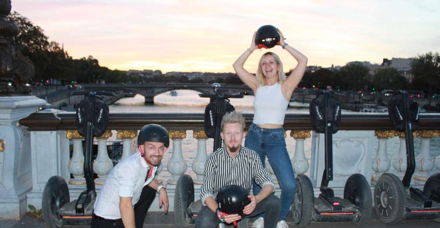 Paris: Private Sightseeing Segway Tour - Ecole Militaire and the ride back