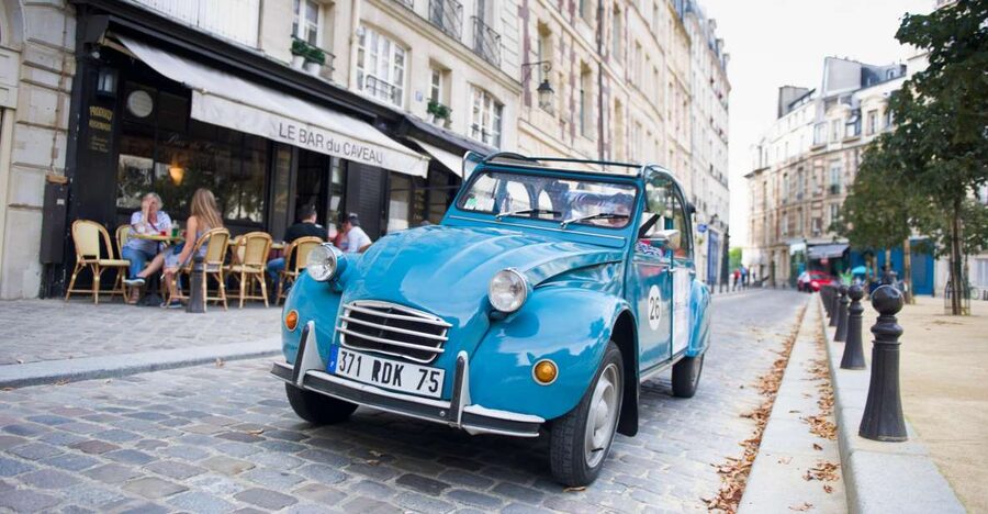 Paris: Private Sightseeing Tour in Citroën 2CV - The Louvre and Paris from street level