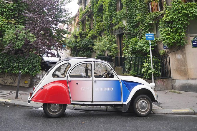 Paris Private Tour: Romantic Tour in a 2CV - A flexible route through famous sights and quieter corners