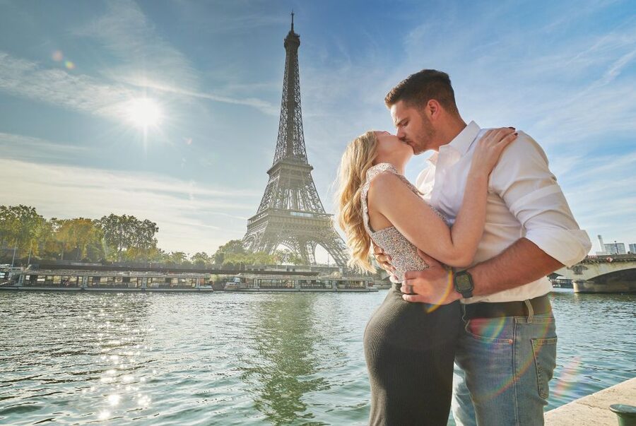 Paris: Private VIP Photoshoot with Experienced Photographer - Posing help for people who dislike cameras