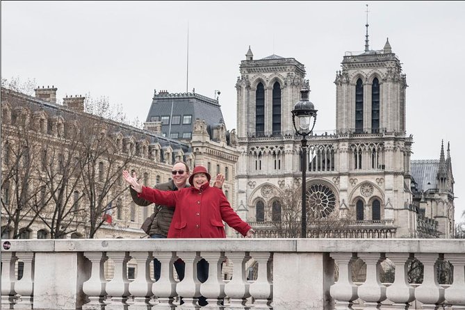 Paris Private Walking Tour with a Personal Photographer - Choosing Between the Louvre, Eiffel Tower, and Smaller Stops