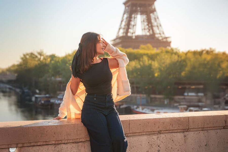 Paris: Professional Photoshoot with the Eiffel Tower - Key points at a glance