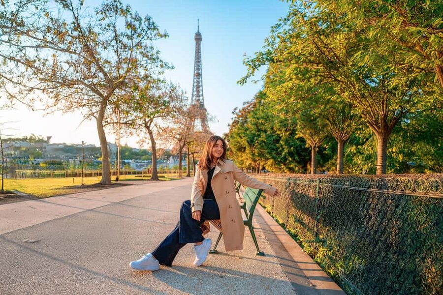 Paris: Professional Photoshoot with the Eiffel Tower - Why an Eiffel Tower photo session can be worth your hour