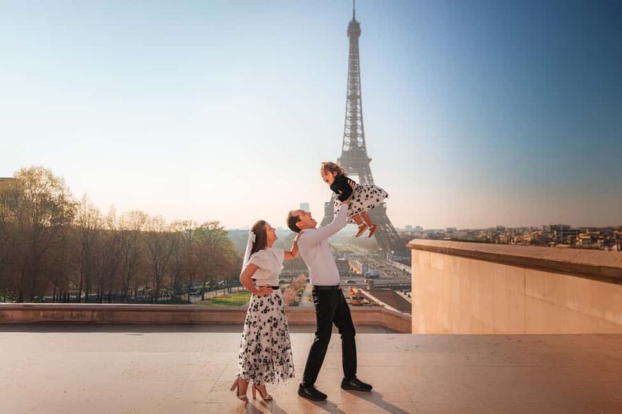 Paris: Professional Photoshoot with the Eiffel Tower - Is $46 a good price?