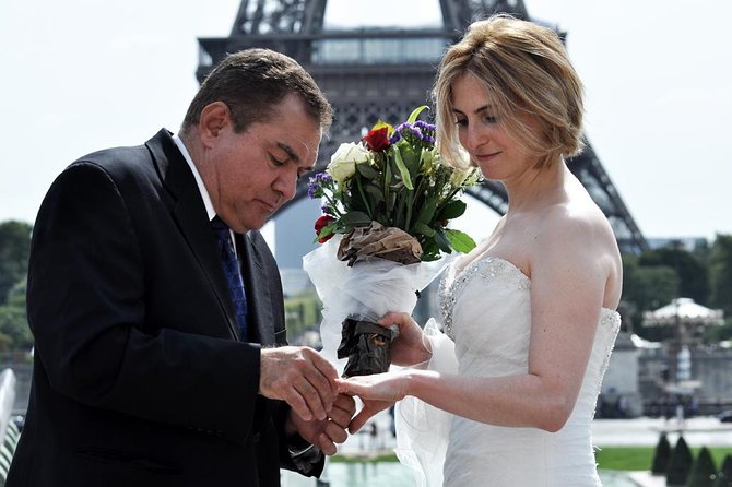Paris Renew Your Wedding Vows Experience with Professional Photographer - Key details before you book