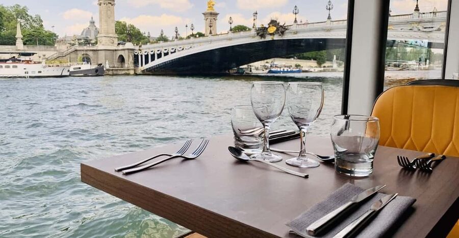 Paris: River Seine Cruise with 3-Course Lunch - Starting beneath the Alexandre III Bridge