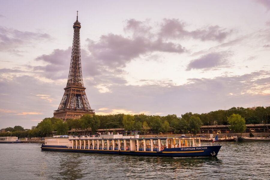 Paris: Romantic Cruise with 3-course Dinner on Seine River - What the $94 price really covers