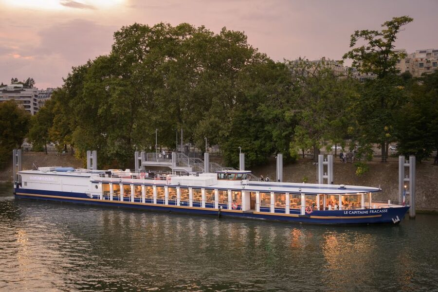 Paris: Romantic Cruise with 3-course Dinner on Seine River - From Île aux Cygnes to the Eiffel Tower