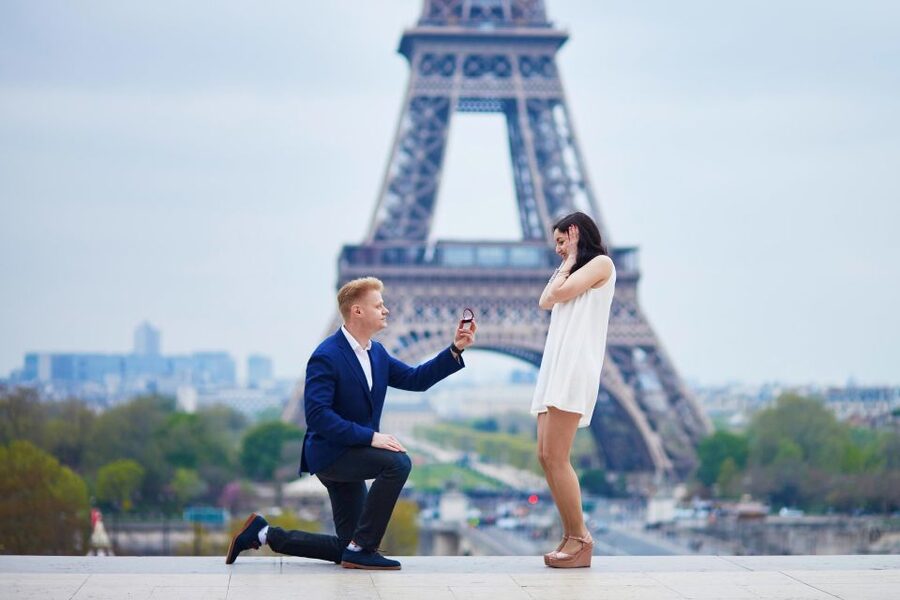 Paris: Romantic Photoshoot for Couples - What happens at 8 Port de Suffren