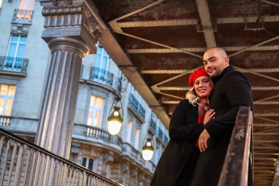 Paris: Romantic Photoshoot for Couples - Posing help makes a real difference