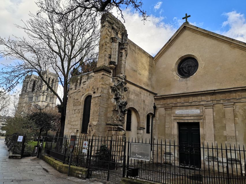 Paris: Romantic Piano Concert at Saint-Julien-le-Pauvre - Choosing between Chopin and the broader programs