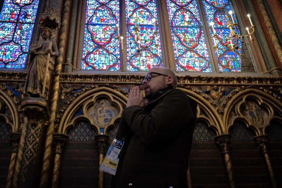 Paris: Sainte-Chapelle, Conciergerie, Notre Dame Guided Tour - Timing, walking, and comfort