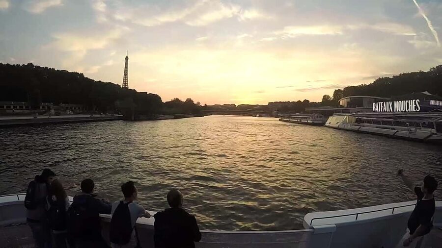 Paris : Scenic Cruise on the Seine River with Champagne - Musée d’Orsay and the changing riverfront