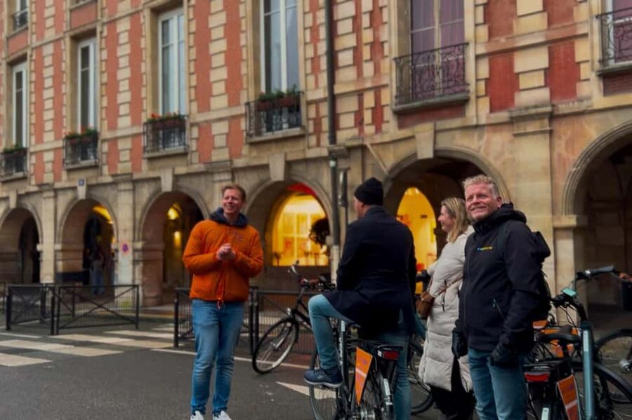 Paris: Secret City Bike Tour Off the Tourist Path - Guides and the quality of the storytelling