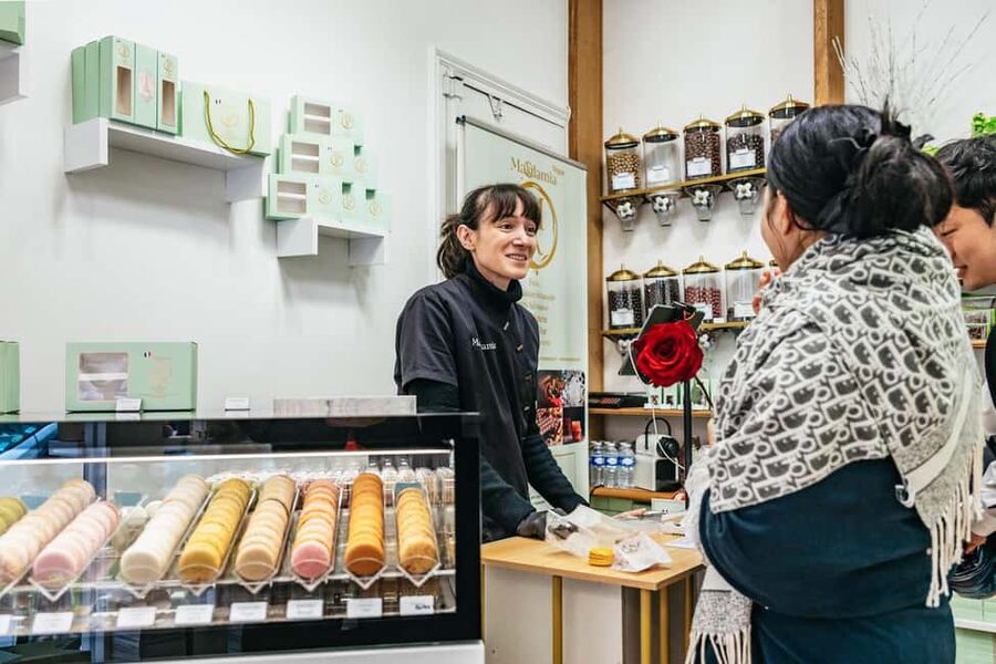 Paris: Seine Cruise and Macaron Tasting by the Eiffel Tower - Collecting two French macarons at MAKDAMIA