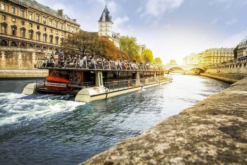 Paris: Seine Cruise & Crepe Tasting near the Eiffel Tower - The Seine route: Paris in a moving picture
