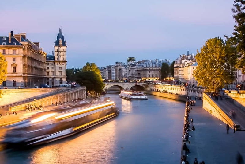Paris: Seine Cruise & Crepe Tasting near the Eiffel Tower - Who should book this Seine cruise
