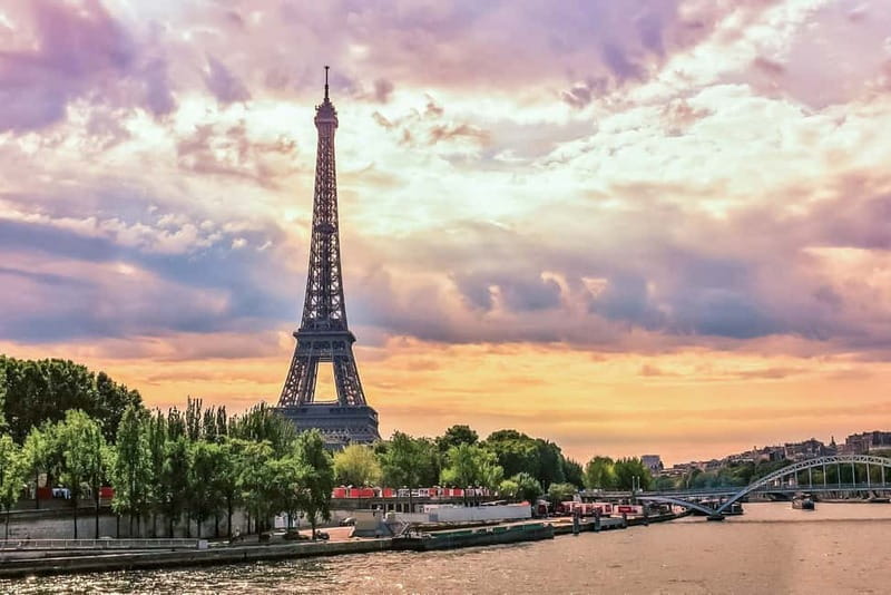 Paris: Seine Cruise & Crepe Tasting near the Eiffel Tower - Île de la Cité and Notre-Dame from the water
