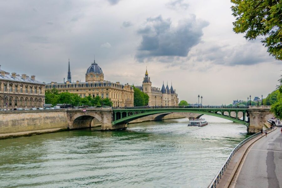 Paris: Seine Cruise with Snack/Optional Eiffel Tower Ticket - Cruising the Seine for one hour