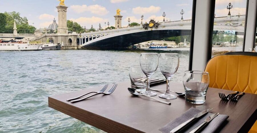 Paris: Seine River Bistronomic Dinner Cruise - A dinner cruise built around Paris after dark