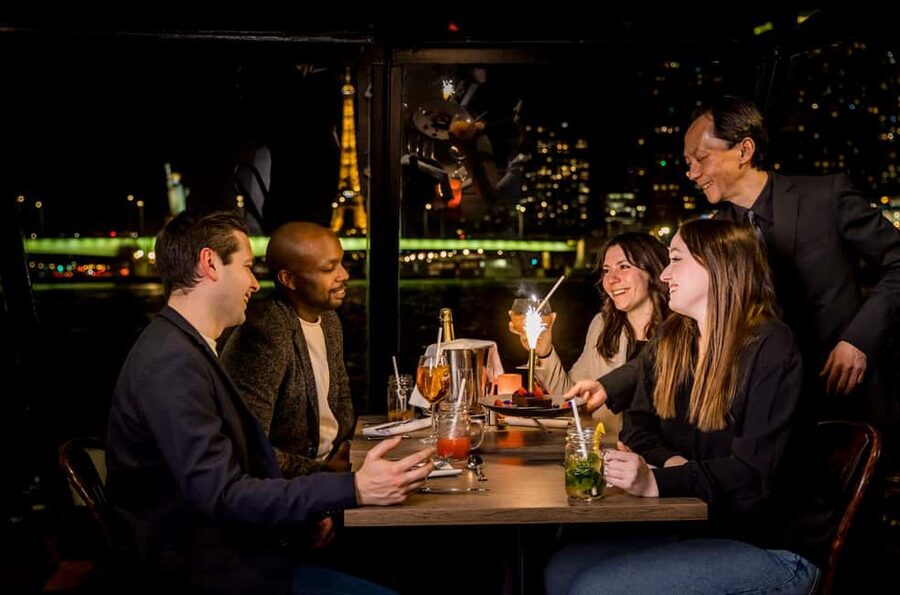 Paris: Seine River Champagne Dinner Cruise with Live Music - Key points at a glance