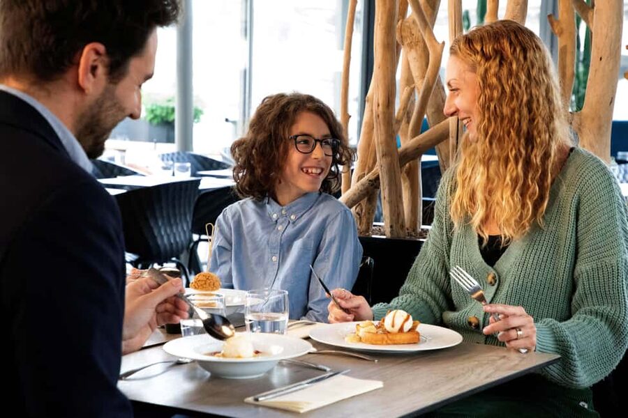 Paris: Seine River Cruise and 3-course Bistro Lunch - What this Paris package really includes