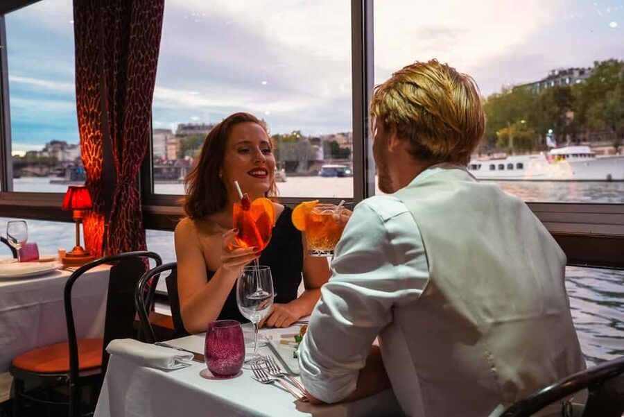 Paris: Seine River Cruise with 3-Course Dinner & Live Music - Dinner, wine, and the Maxim’s connection