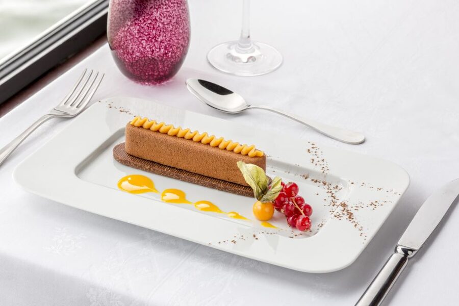 Paris: Seine River Cruise with 3-Course Dinner & Live Music - Boarding at Port de Solférino