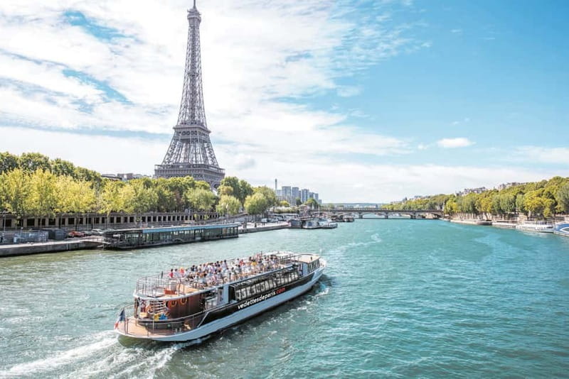 Paris: Seine River Cruise with a Live Guide - Live commentary makes the difference