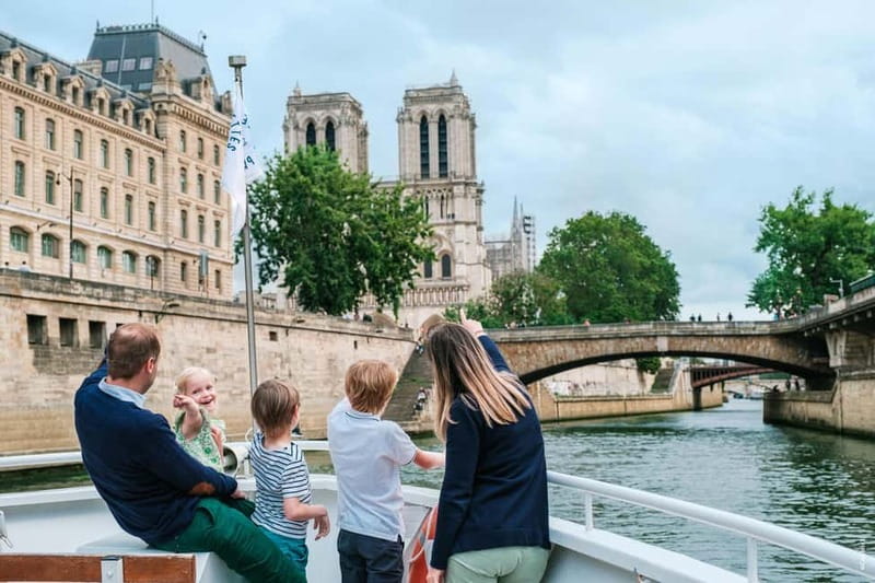 Paris: Seine River Cruise with a Live Guide - Finding the dock at 2 Port de Suffren