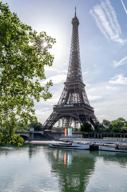 Paris: Seine River Cruise with Champagne from Eiffel Tower - Key points at a glance