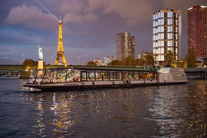 Paris Seine River Dinner Cruise with Champagne and Window Seating - What is served at dinner?