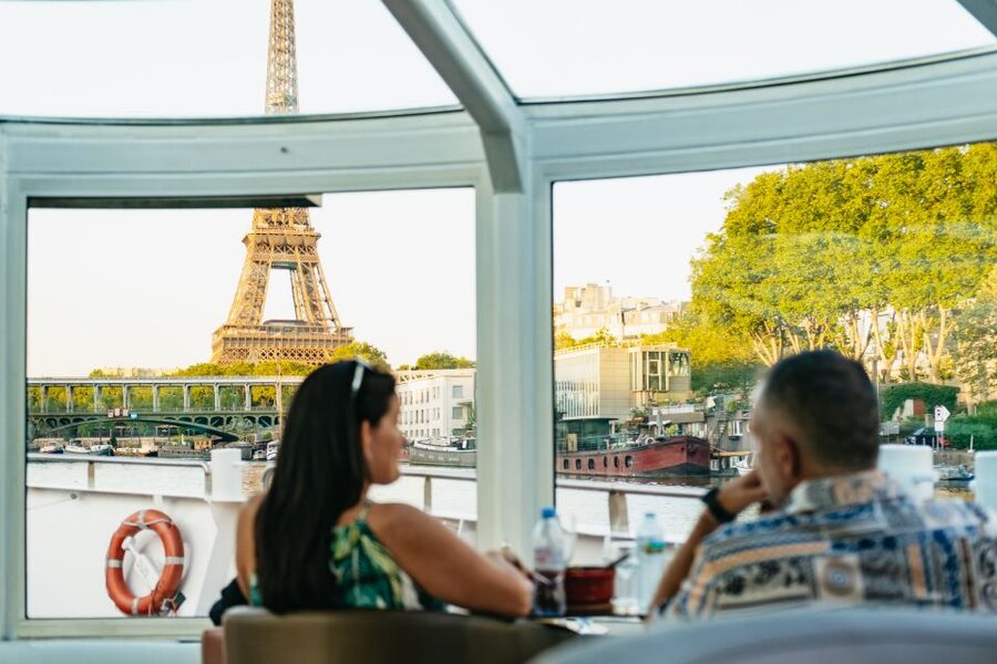 Paris: Seine River Panoramic Views Dinner Cruise - Key points to know before booking