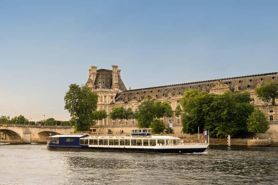 Paris: Seine River Panoramic Views Dinner Cruise - Why this Seine cruise feels different