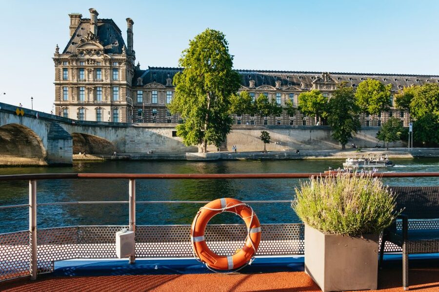 Paris: Seine River Panoramic Views Dinner Cruise - Finding the Île aux Cygnes boarding point