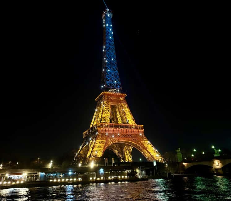Paris: Seine River Private Cruise - Bridges, museums, and the grand Parisian view
