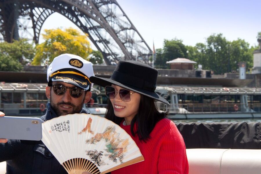 Paris: Seine River Private Guided Pontoon Boat Cruise - The Louvre, Notre Dame, and the Bridges