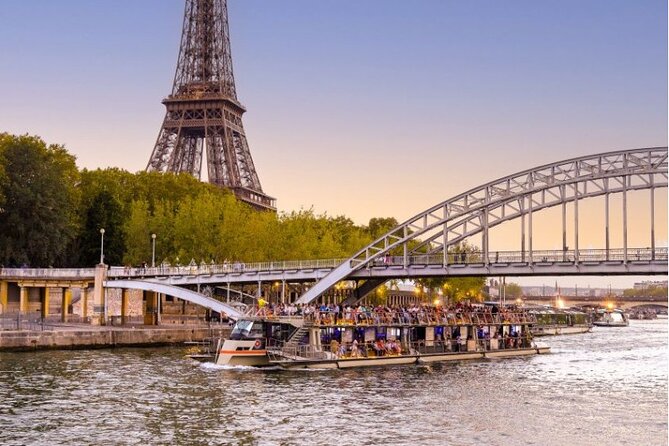 Paris Seine River Sightseeing Cruise Tour - Notre Dame and the oldest quarter of Paris