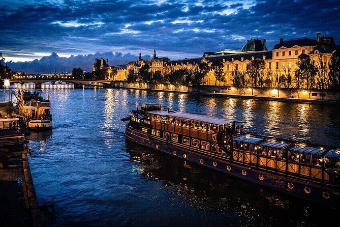 Paris Seine River Sightseeing Cruise Tour - Leaving from the Eiffel Tower