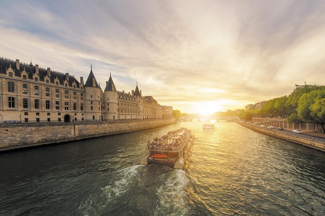 Paris Seine River Sightseeing Cruise with Commentary by Bateaux Parisiens - Place de la Concorde and the Grand Palais