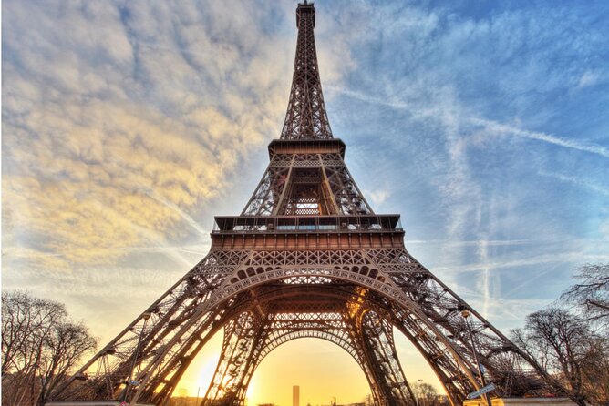 Paris: Seine River Sightseeing Sunset Cruise with Champagne - The best part: Paris at the hour