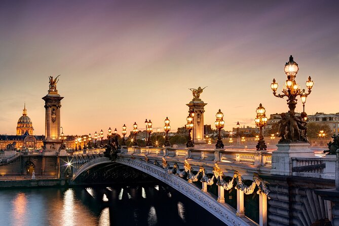 Paris: Seine River Sightseeing Sunset Cruise with Champagne - Finding the boat beneath Pont Neuf